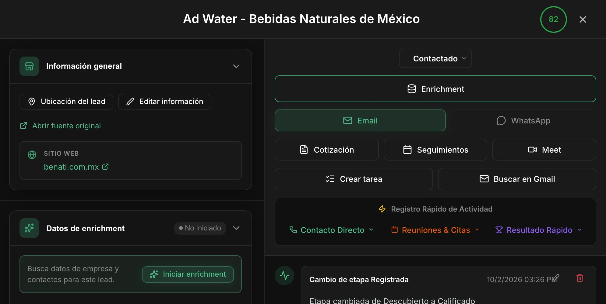 Ficha CRM de un prospecto con score 82 y acciones de correo, WhatsApp y cotización